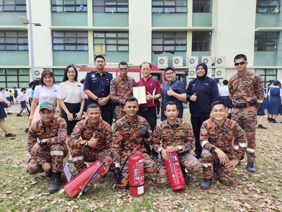 （大都会）滨二防火演习   提升师生安全意识