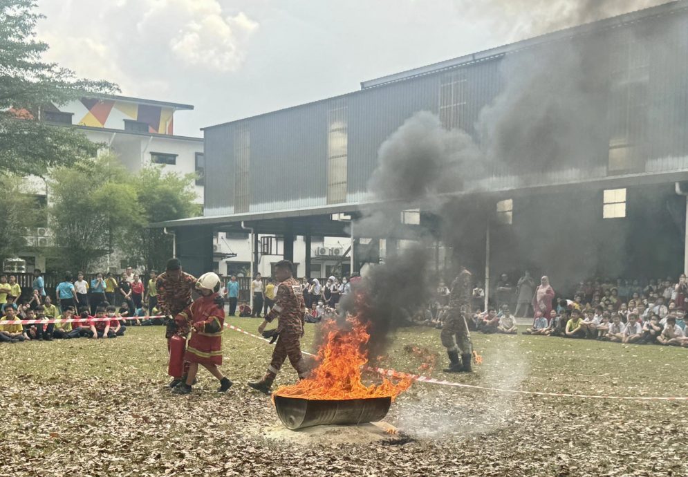 （大都会）滨二防火演习   提升师生安全意识