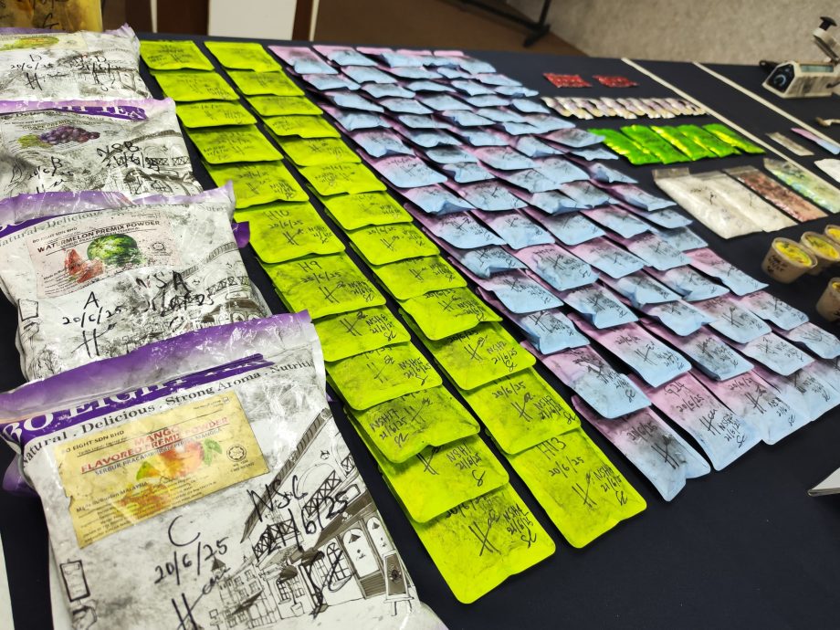 （已签发）全国：公寓变卡拉OK房供毒   柔警捕9人起逾172万令吉毒品