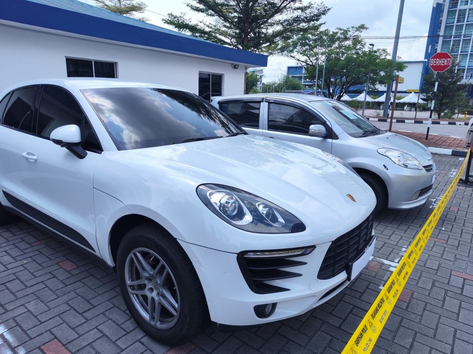 （已签发）全国：公寓变卡拉OK房供毒   柔警捕9人起逾172万令吉毒品