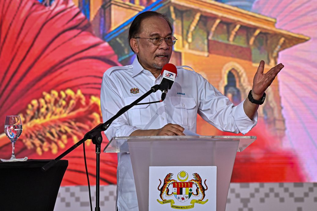 安华：油价下调6仙 是减轻人民负担的努力之一