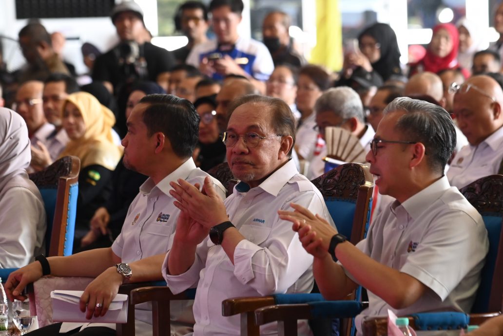 安华：要我下台？ “先把钱还回来”