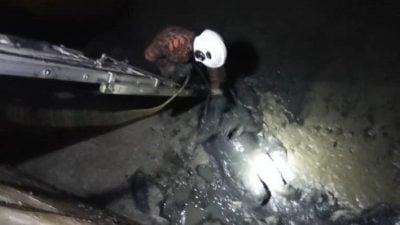 印男开Aruz凌晨撞罗里   被抛飞桥下25呎大沟受伤