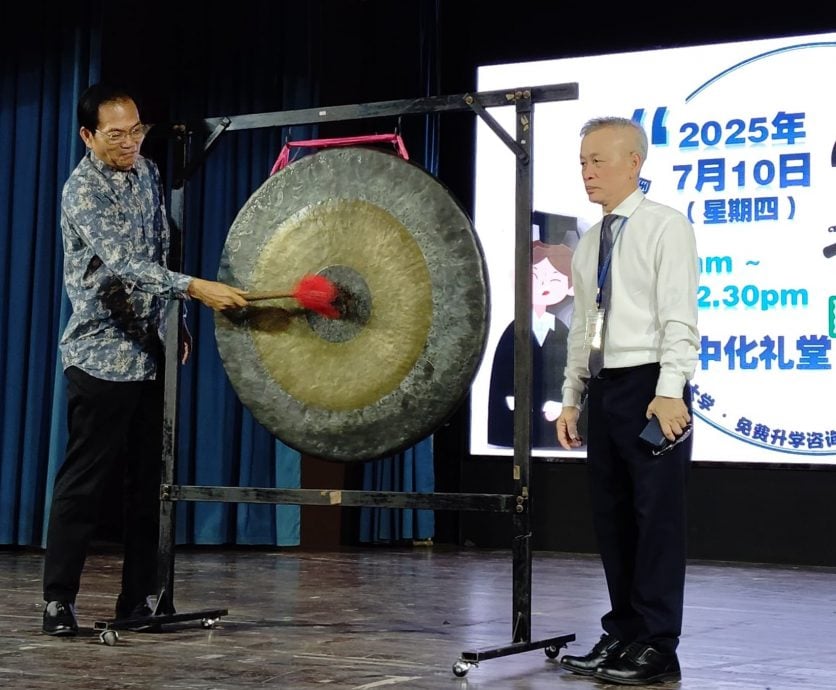 (已签发)柔:中化毕业生升学率逾80% 蒋璁江:70%选择本地深造