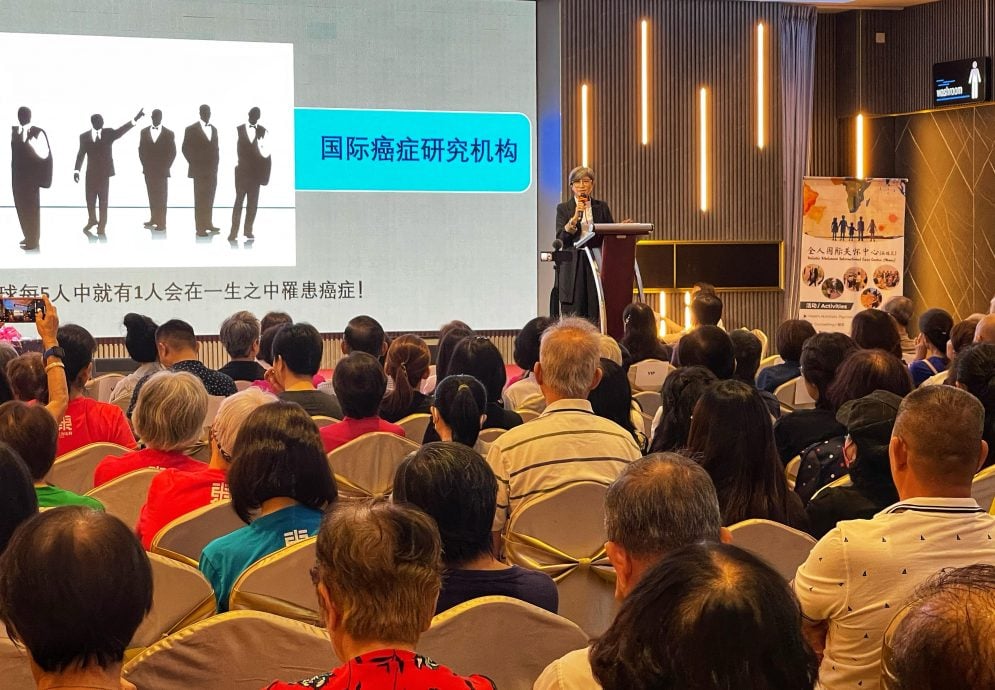 全人国际关怀中心麻坡首办讲座 200人学情绪与疾病治疗