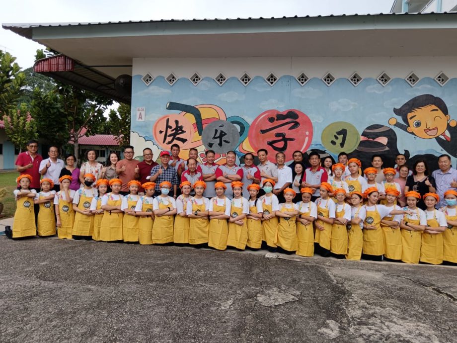 (已签发)柔:**可版头**利丰港培华小学 推行“小厨师感恩计划”