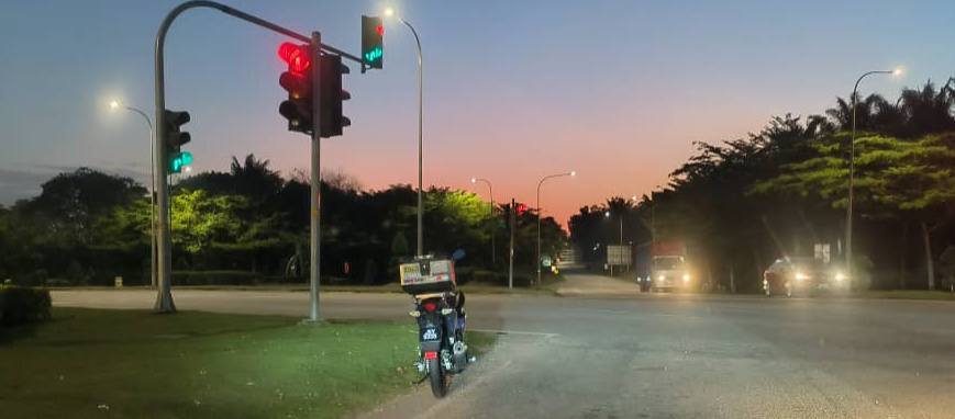 （已签发）柔：**可版头或显刊**八旬妇疑驾驶途中迷路   多位“天使”助顺利返家