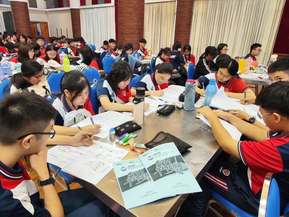 赴SPM华文科讲座 422名学生全力冲刺