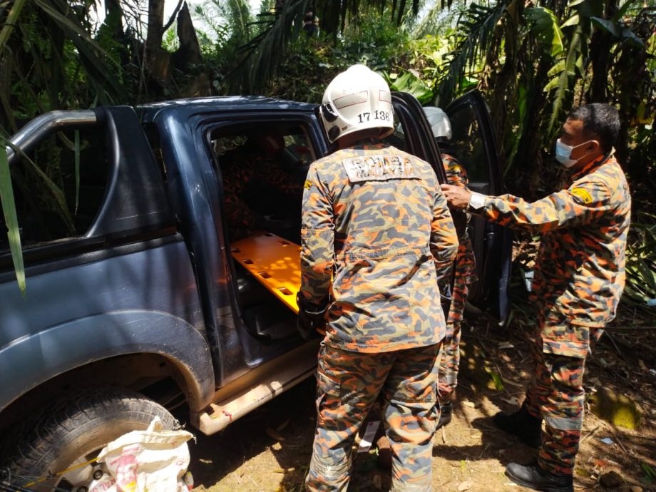 (已签发)柔:四驱车疑失控打滑 飞坠油棕园酿1死1伤