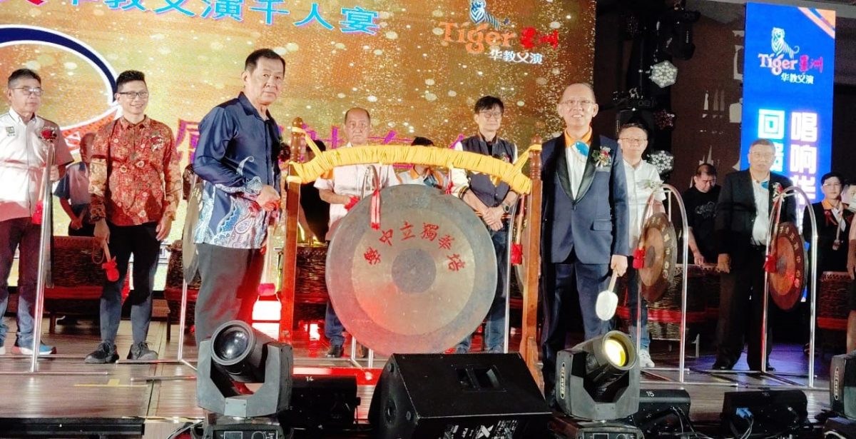 (已签发)柔:**封底**本报活动:益民学校“Tiger星洲华教义演” 筹款桌席突破“双80”目标