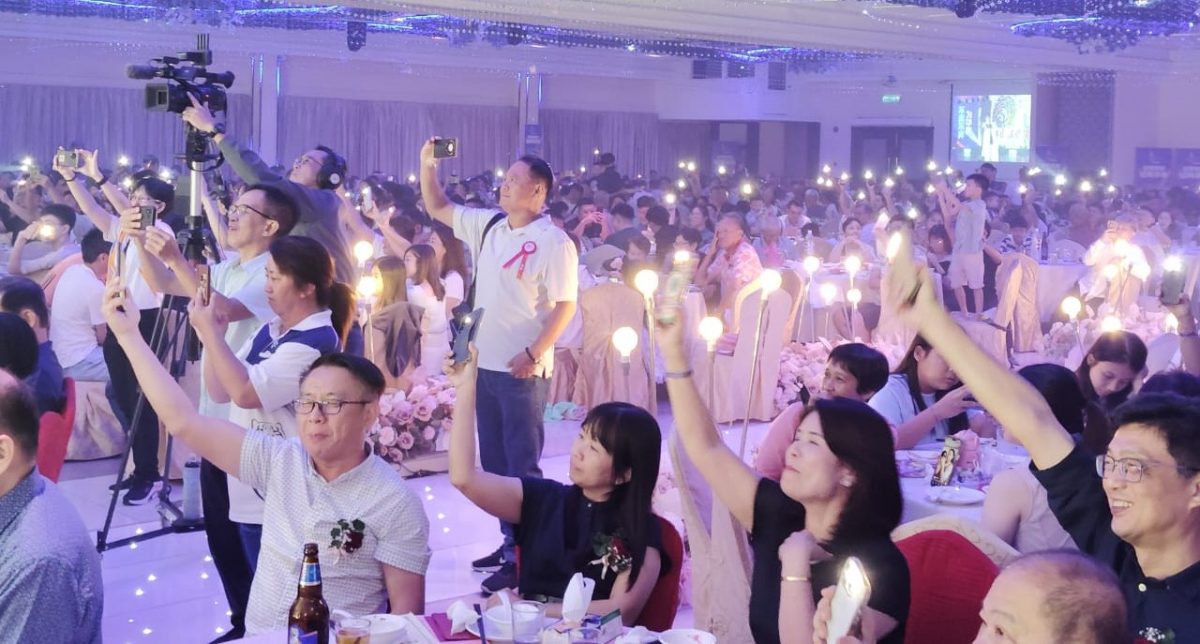 (已签发)柔:**封底**本报活动:益民学校“Tiger星洲华教义演” 筹款桌席突破“双80”目标