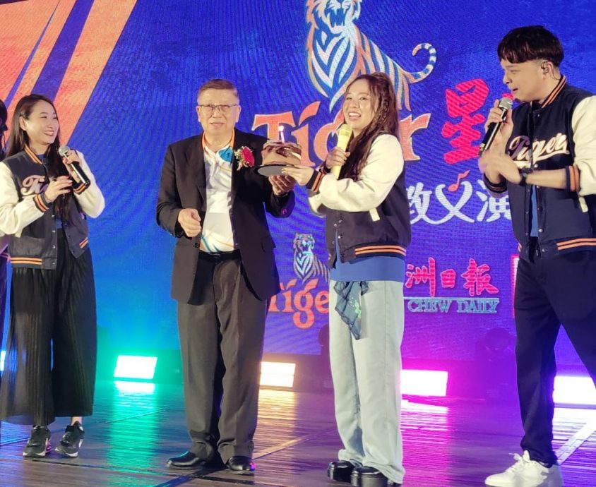 (已签发)柔:**封底**本报活动:益民学校“Tiger星洲华教义演” 筹款桌席突破“双80”目标