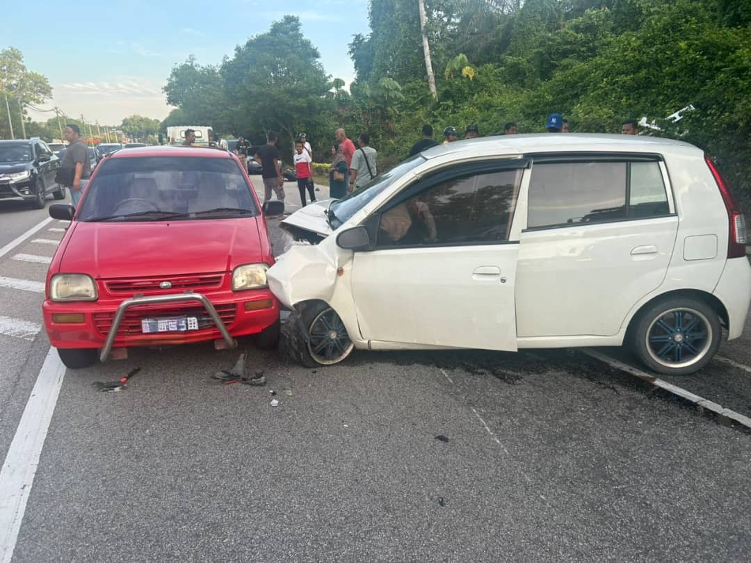 （已签发）柔：峇丹绒拉务路死亡车祸   5交通工具连环撞  