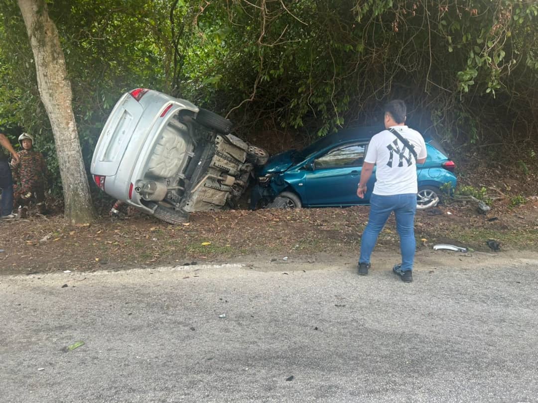 (已签发)柔:峇丹绒拉务路死亡车祸 5交通工具连环撞