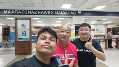 无国籍青年苦等7年   终获公民权