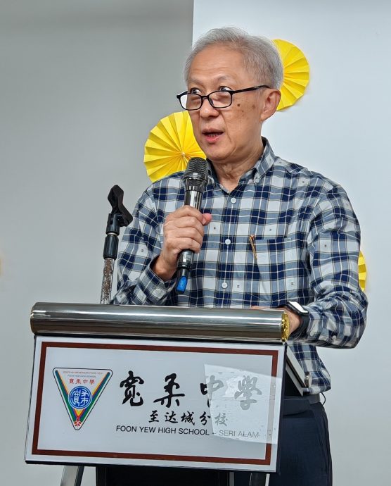 （已签发）柔：明年调整初一高一学杂费   童星存：宽中仍很多资助管道