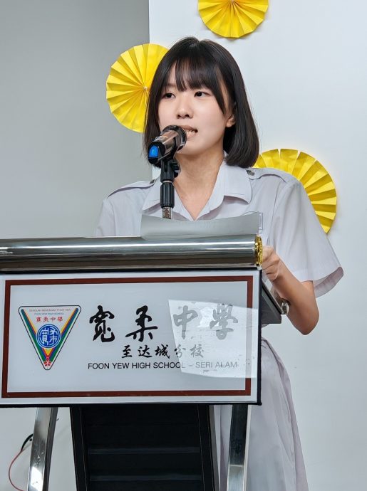 （已签发）柔：明年调整初一高一学杂费   童星存：宽中仍很多资助管道