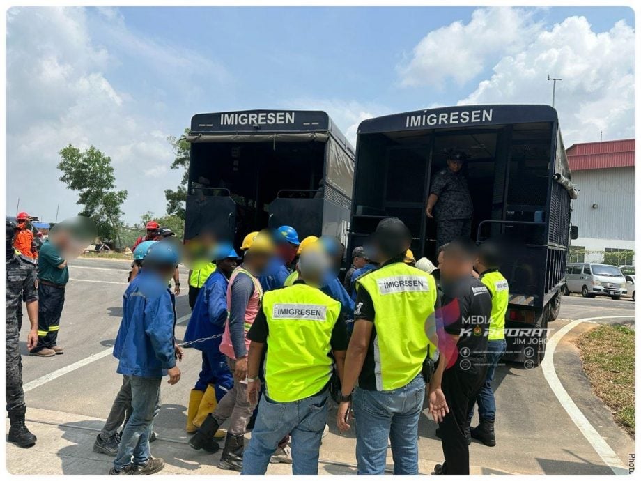 （已签发）柔：柔移民局突击石化加工制造厂   捕2本地负责人223非法移工