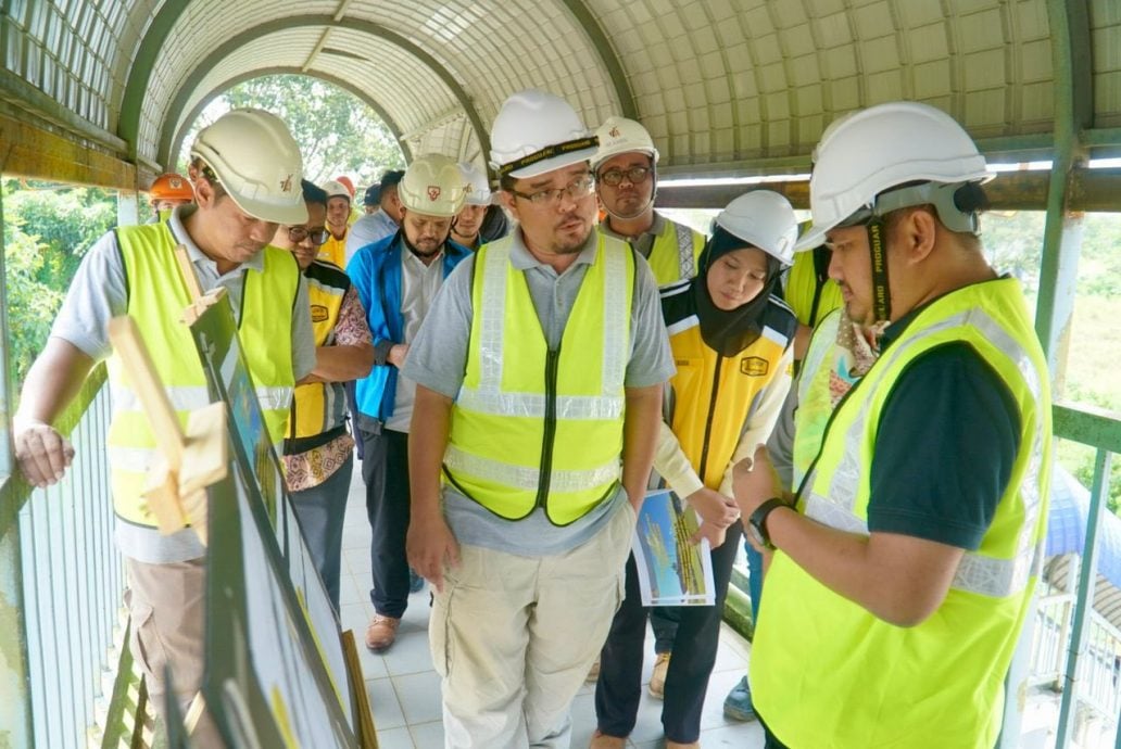 (已签发)柔:法兹里指示承包商 巴西古当大道施工区重铺坑洼
