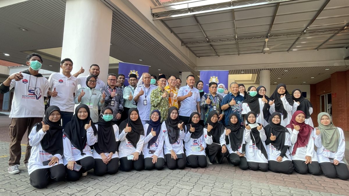 （已签发）柔：版三新头：南方医疗志工300人   新山中央医院分阶段轮班