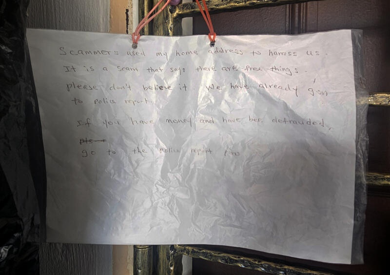 (已签发)柔:狮城二三事:地址遭冒用卖违禁品 屋主不堪其扰频报警