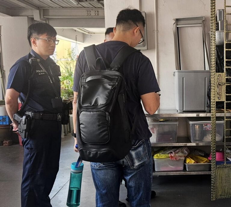 (已签发)柔:狮城二三事:地址遭冒用卖违禁品 屋主不堪其扰频报警