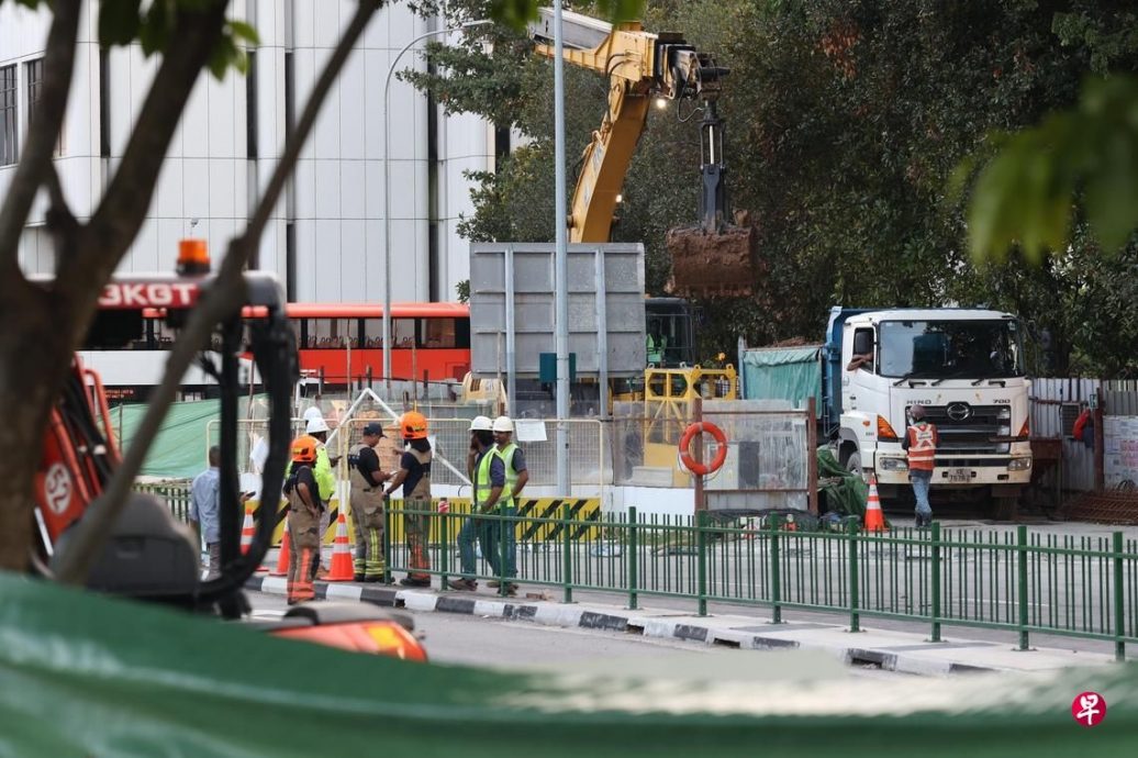 (已签发)柔:狮城二三事:狮城地陷引发部分路段封闭 相关部门加强安全监控