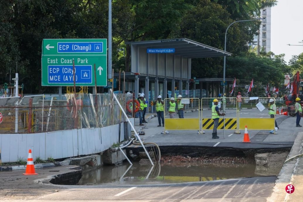 (已签发)柔:狮城二三事:狮城路陷 | 车辆还未吊起