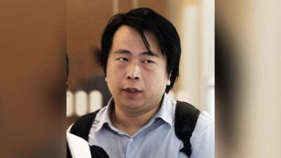 突把车停靠路中央酿祸 男子罚5000新元吊照5年
