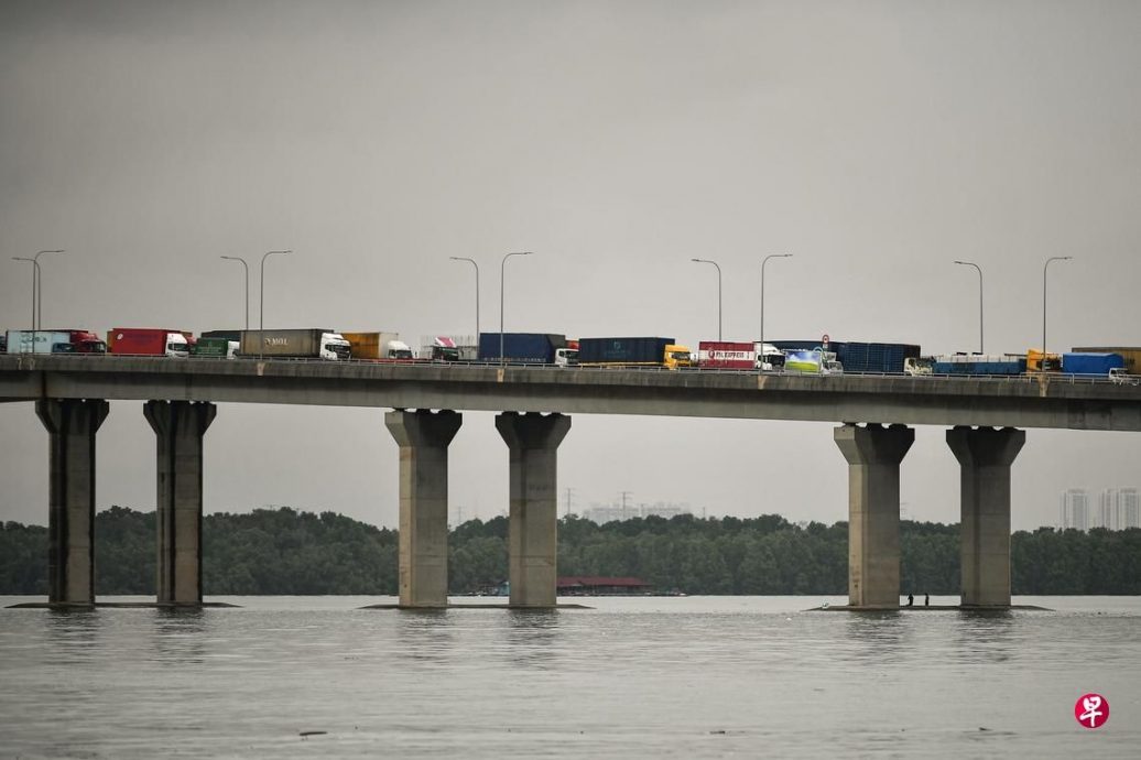 (已签发)柔:狮城二三事:第二通道海域化学货柜坠海后 狮城国家环境局:水质正常