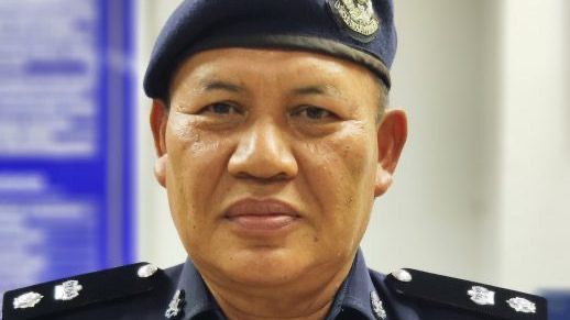 (已签发)柔:超车不果卷入罗里车底 80岁摩托骑士当场亡