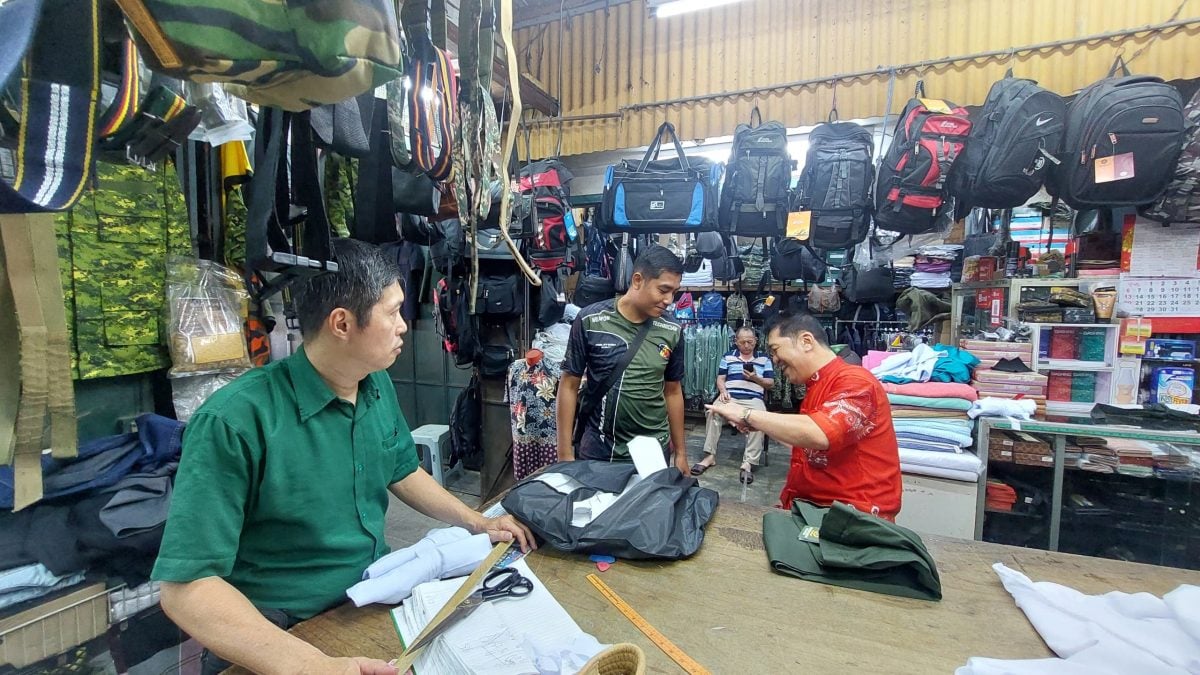 这些人那些事：一代居銮人的岁月   加冕小贩中心将谢幕