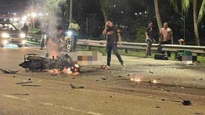 骑摩托车遇车祸   父子双双身亡