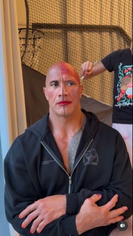 (已签发)爸爸的脸是画布 巨石强森脸被女儿分半化妆