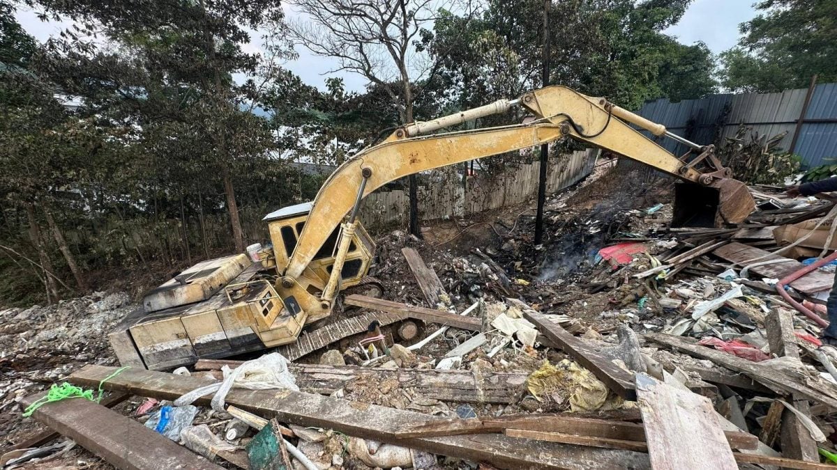 :桃源岭非法垃圾场失火 灌救6日不果