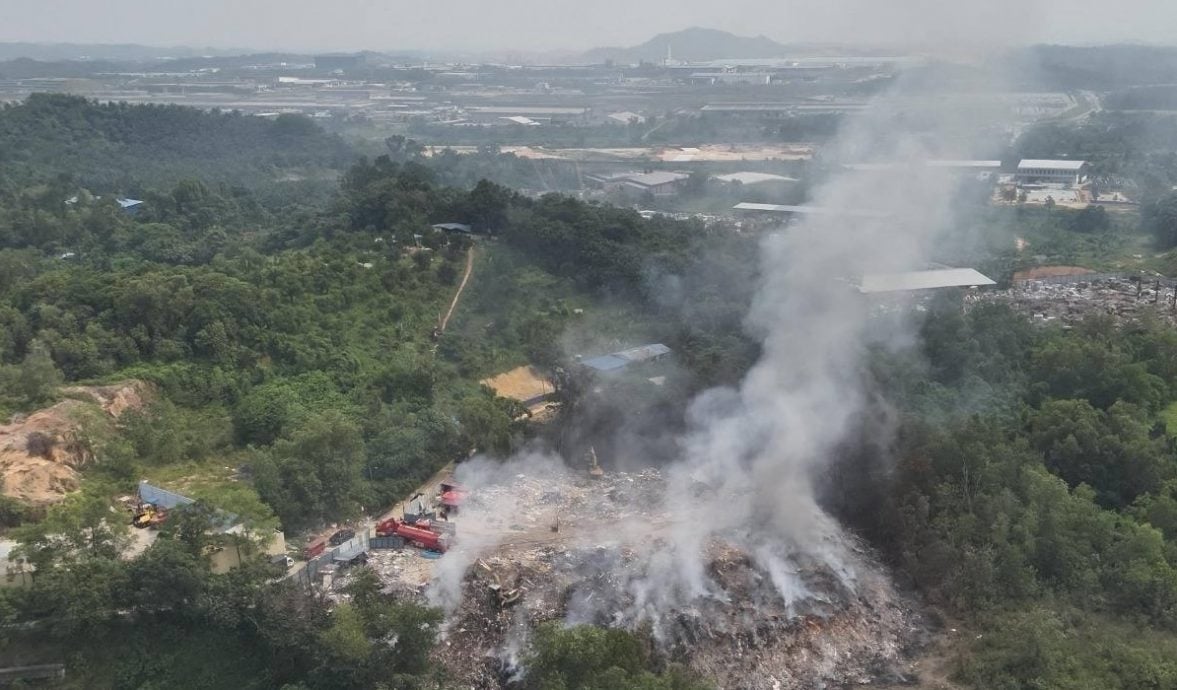 桃源岭非法垃圾场失火 灌救6日不果