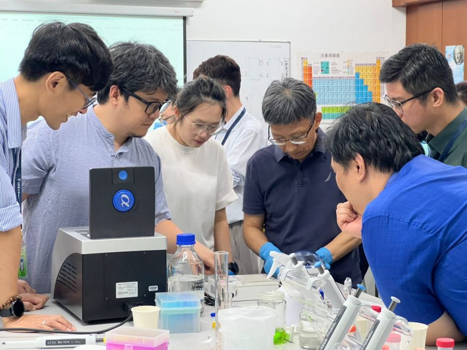 （早报头）大都会-隆中华举办生命科学工作坊