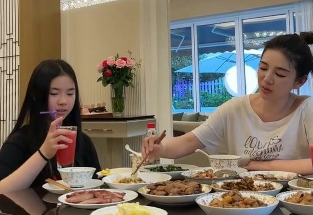 黄奕女儿想赴韩当练习生 ​网极力劝退颜值是硬伤