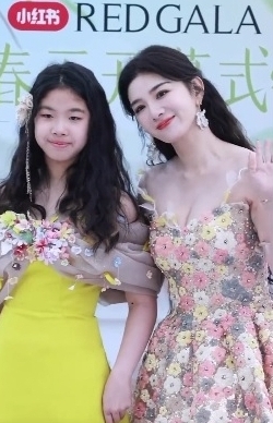 黄奕女儿想赴韩当练习生 ​网极力劝退颜值是硬伤