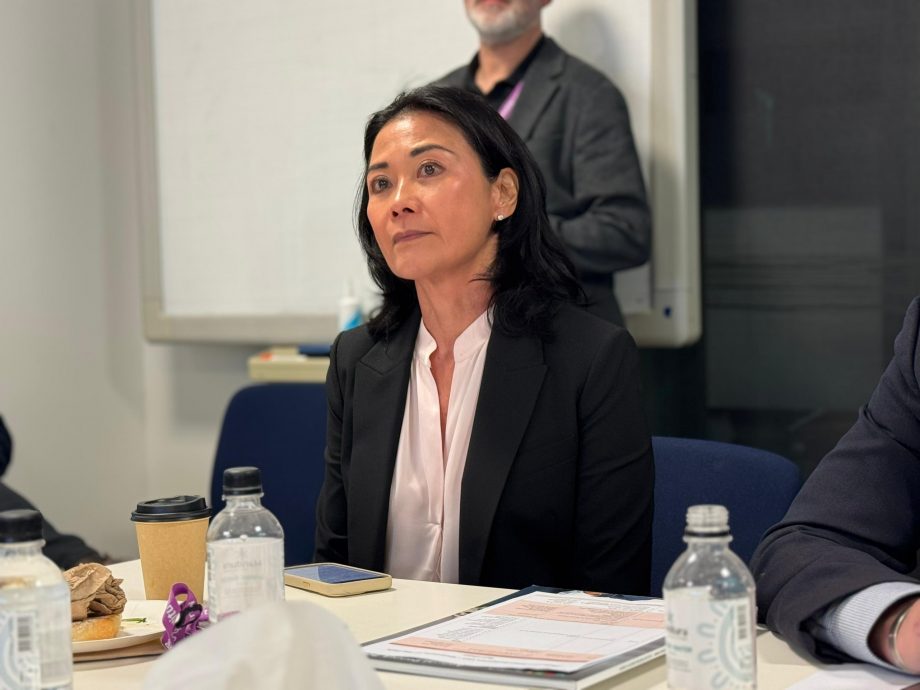 （有视频）马澳建交70周年/ 走访国防语言学校.访问说中文的外籍学员