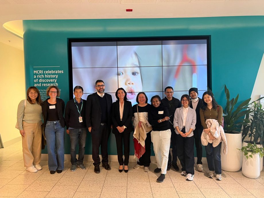 （有视频）马澳建交70周年/ 走访国防语言学校.访问说中文的外籍学员