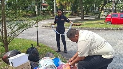 官员翻垃圾找“证据”   6商家“认罪”接罚单