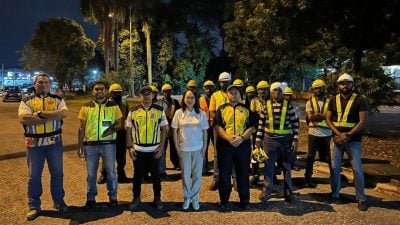 武吉拉惹镇2道路封路施工  车主受促用替代路 