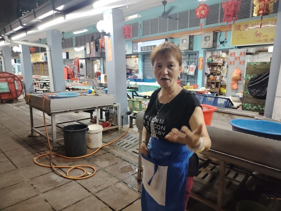 （版2头）大都会/甲洞美娜园隆市政局小贩中心厕所翻新 走简约清新风格  改造过去阴暗漏水面貌