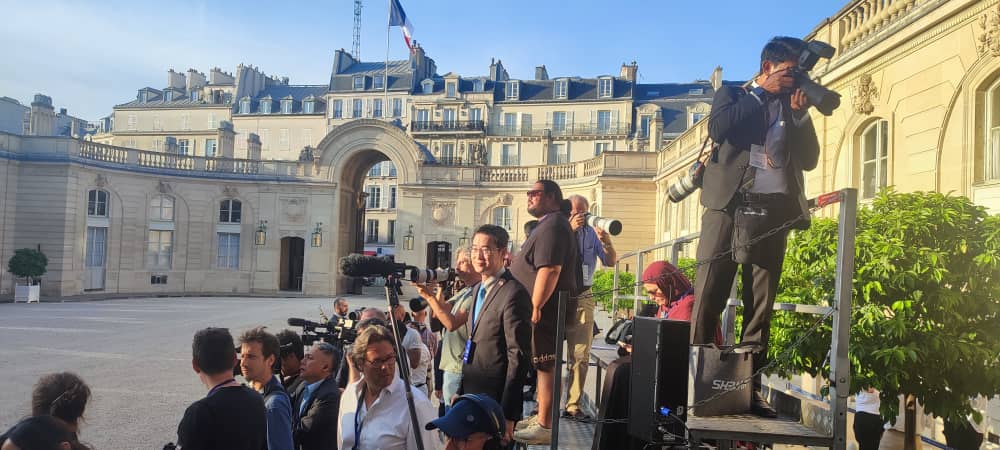 （请帮忙签发）大场面小镜头/安华马克龙联合记者会（2图）