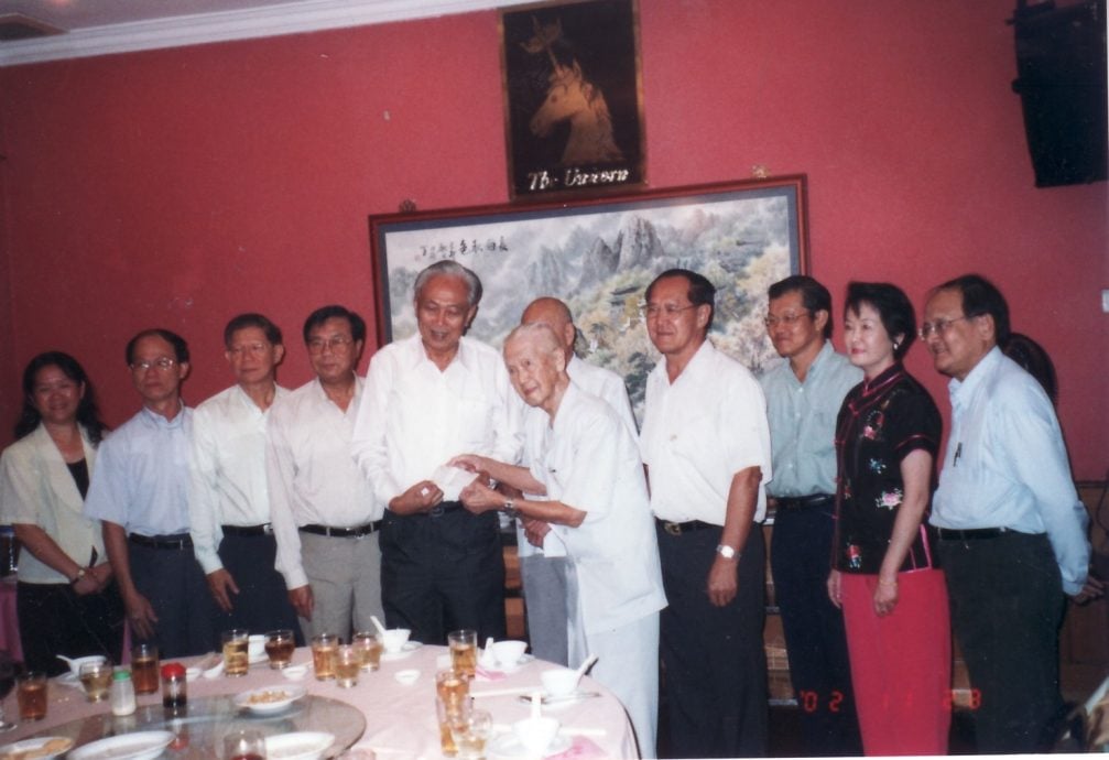 (锁文)柔:新旧对照:新山新运海鲜楼与黄金新 (财哥)