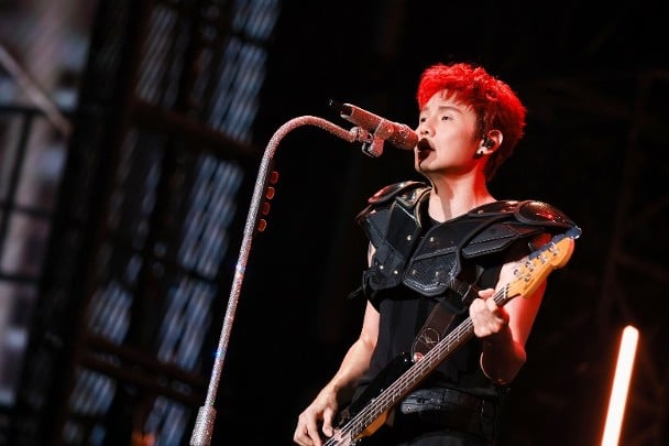 李荣浩武汉开唱　36度高温坚拒脱衣