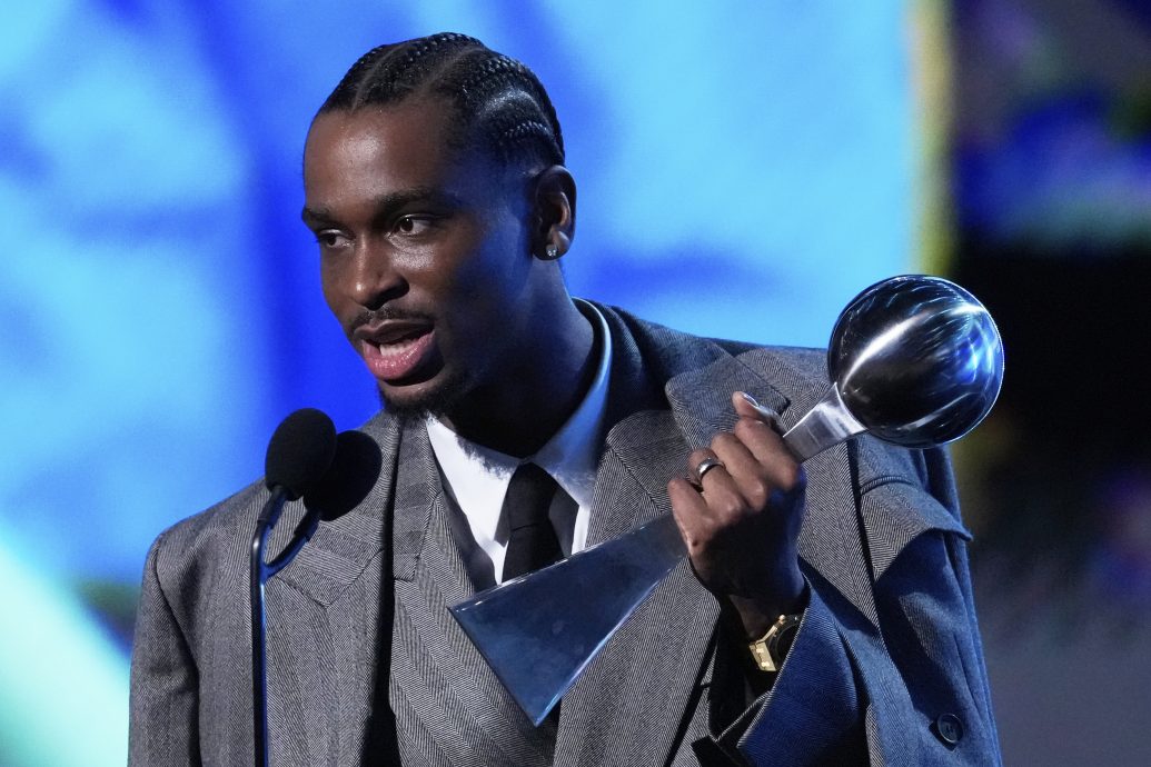 ESPY年度卓越体育表现奖| 为一个传奇赛季画上完美句点  亚历山大膺最佳男运动员