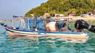 停泊岛翻船3死 | 涉毒船夫执照遭吊销调查