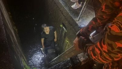不慎跌入8尺深沟  韩籍男子左脚受伤